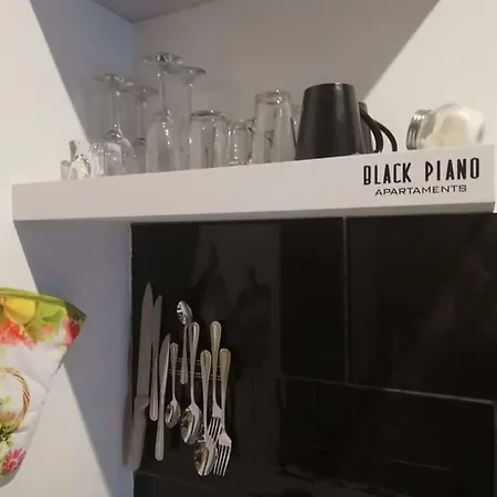 Apartment Black Piano *